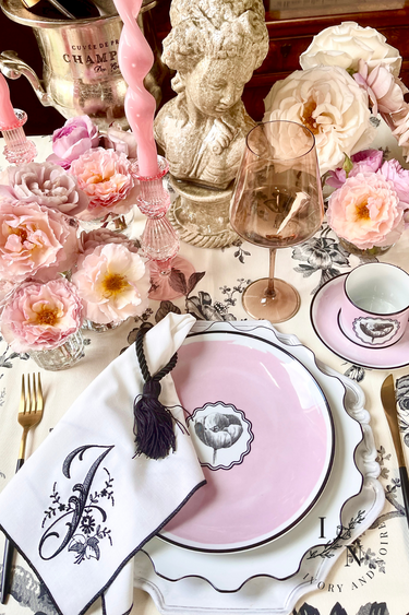 Brunchin' & Bubbly: A Guide to Hosting with Black-owned Brands